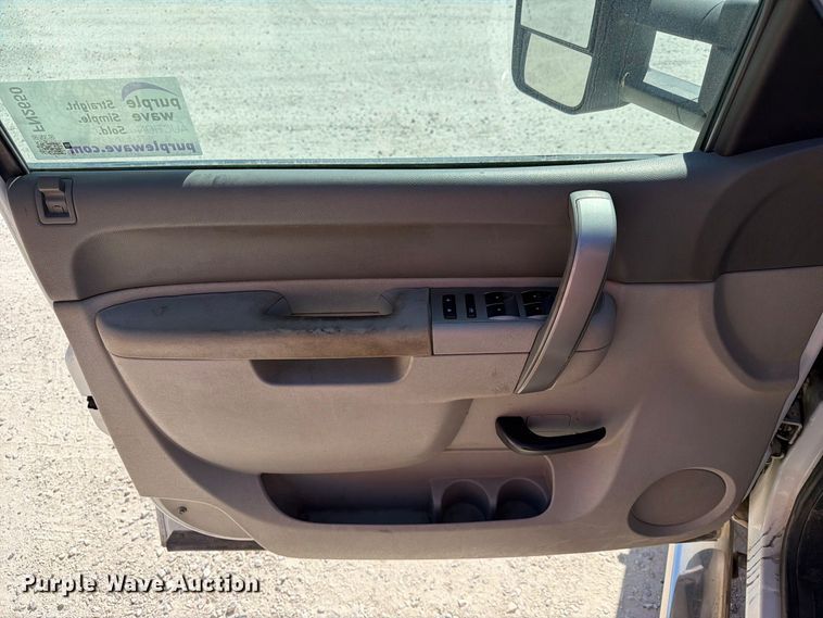 image for item FN2650 2013 GMC Sierra 3500HD Crew Cab utility bed pickup truck