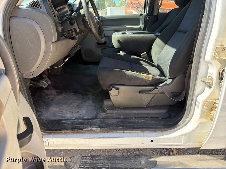 image for item FN2650 2013 GMC Sierra 3500HD Crew Cab utility bed pickup truck