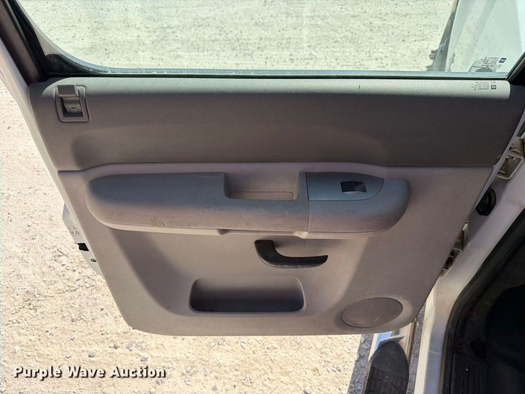 image for item FN2650 2013 GMC Sierra 3500HD Crew Cab utility bed pickup truck