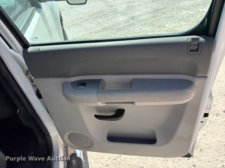 image for item FN2650 2013 GMC Sierra 3500HD Crew Cab utility bed pickup truck