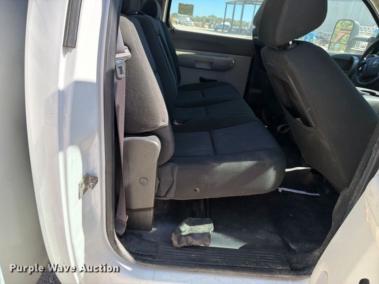 image for item FN2650 2013 GMC Sierra 3500HD Crew Cab utility bed pickup truck