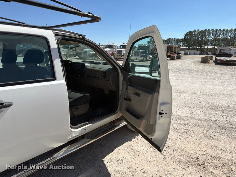 image for item FN2650 2013 GMC Sierra 3500HD Crew Cab utility bed pickup truck