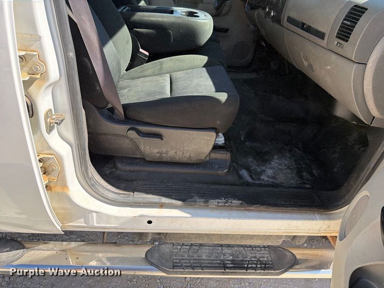 image for item FN2650 2013 GMC Sierra 3500HD Crew Cab utility bed pickup truck