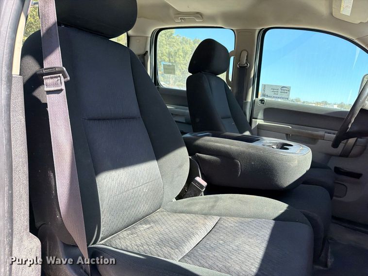 image for item FN2650 2013 GMC Sierra 3500HD Crew Cab utility bed pickup truck