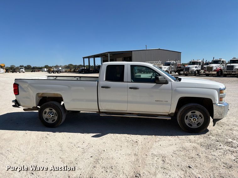 image for item FN2651 2015 Chevrolet Silverado 2500HD Crew Cab pickup truck