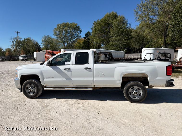 image for item FN2651 2015 Chevrolet Silverado 2500HD Crew Cab pickup truck