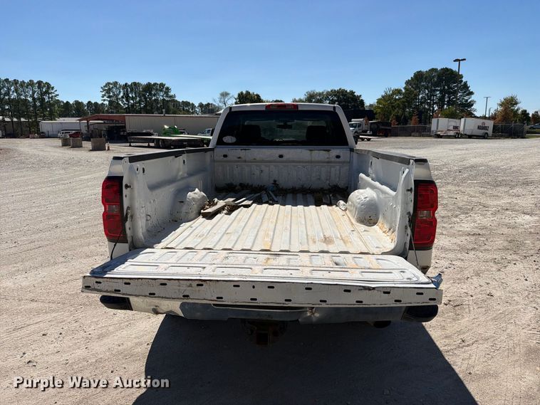 image for item FN2651 2015 Chevrolet Silverado 2500HD Crew Cab pickup truck