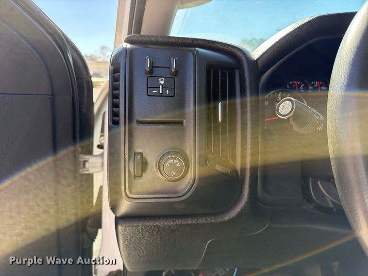 image for item FN2651 2015 Chevrolet Silverado 2500HD Crew Cab pickup truck