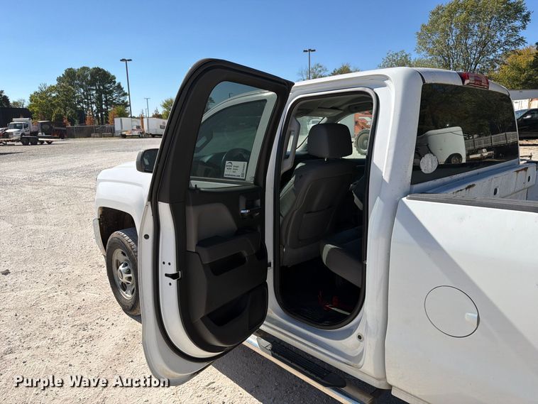 image for item FN2651 2015 Chevrolet Silverado 2500HD Crew Cab pickup truck