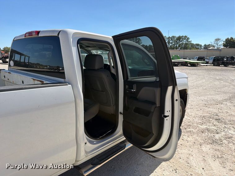 image for item FN2651 2015 Chevrolet Silverado 2500HD Crew Cab pickup truck