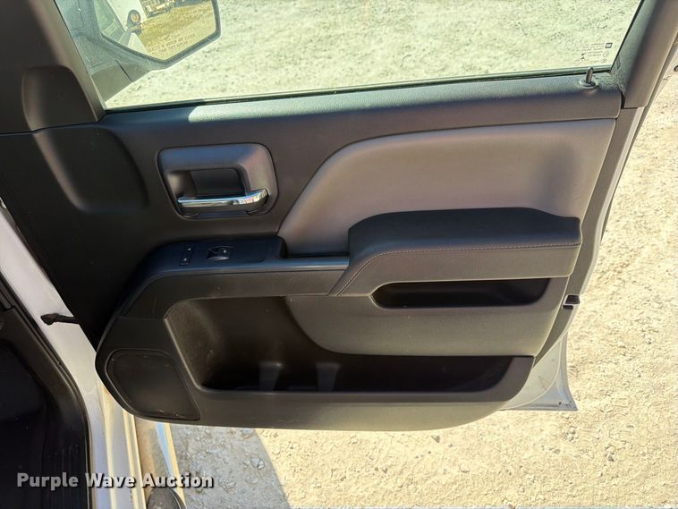image for item FN2651 2015 Chevrolet Silverado 2500HD Crew Cab pickup truck