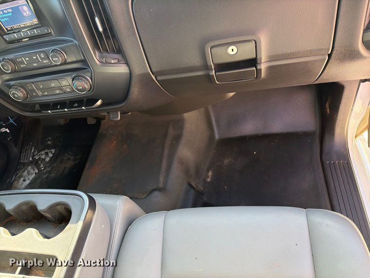 image for item FN2651 2015 Chevrolet Silverado 2500HD Crew Cab pickup truck