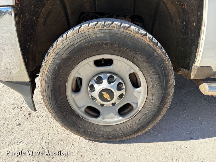 image for item FN2651 2015 Chevrolet Silverado 2500HD Crew Cab pickup truck