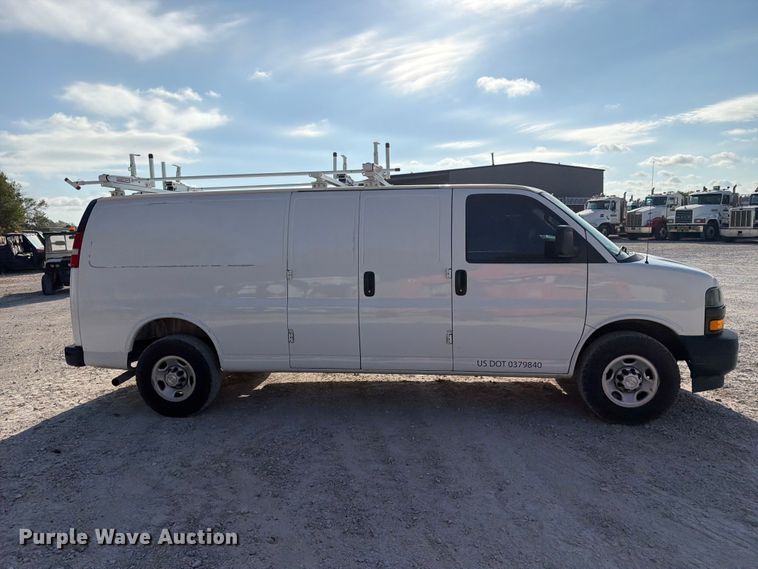image for item FN2657 2021 Chevrolet Express 3500 van