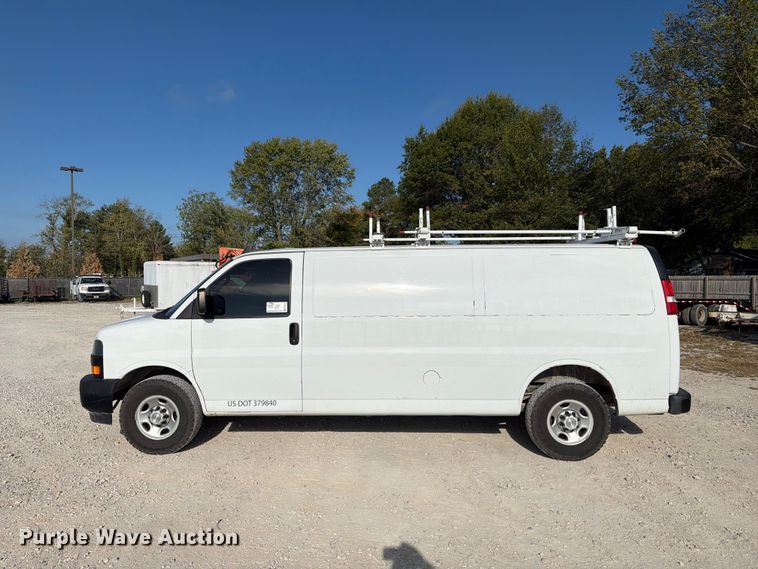 image for item FN2657 2021 Chevrolet Express 3500 van