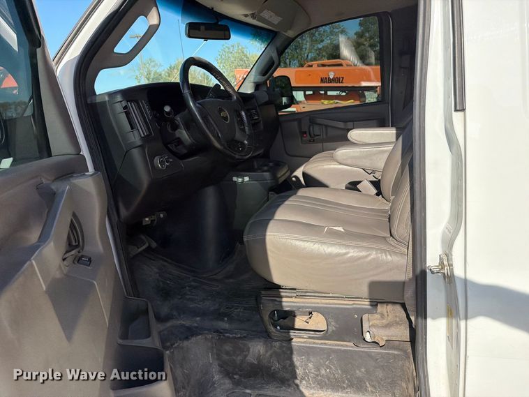 image for item FN2657 2021 Chevrolet Express 3500 van