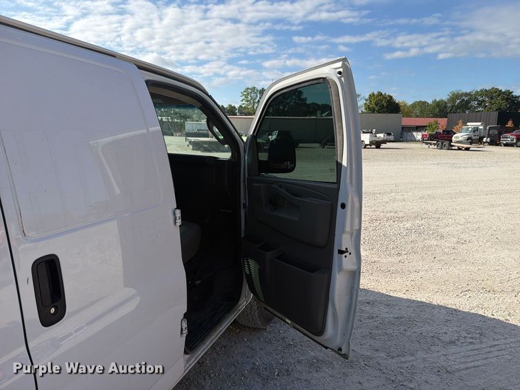 image for item FN2657 2021 Chevrolet Express 3500 van