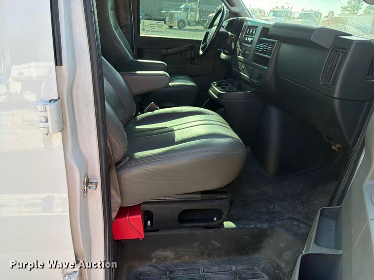 image for item FN2657 2021 Chevrolet Express 3500 van