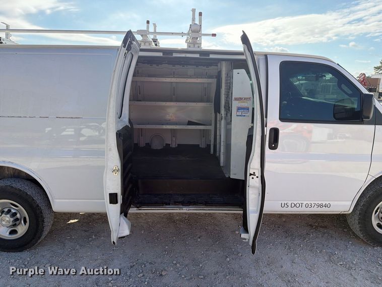 image for item FN2657 2021 Chevrolet Express 3500 van
