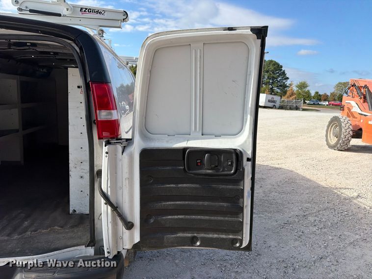 image for item FN2657 2021 Chevrolet Express 3500 van