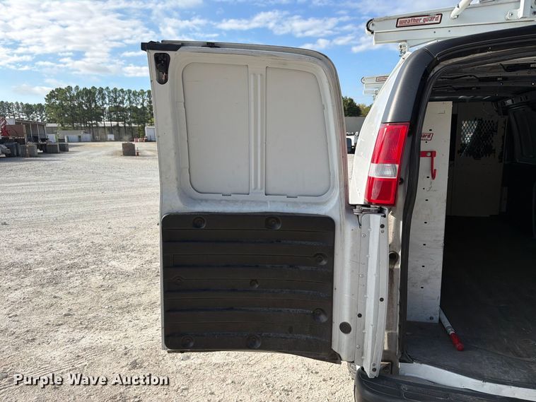 image for item FN2657 2021 Chevrolet Express 3500 van
