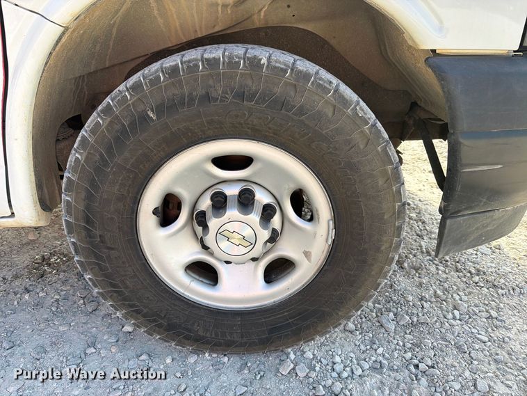 image for item FN2657 2021 Chevrolet Express 3500 van