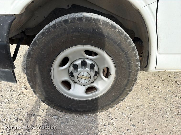 image for item FN2657 2021 Chevrolet Express 3500 van