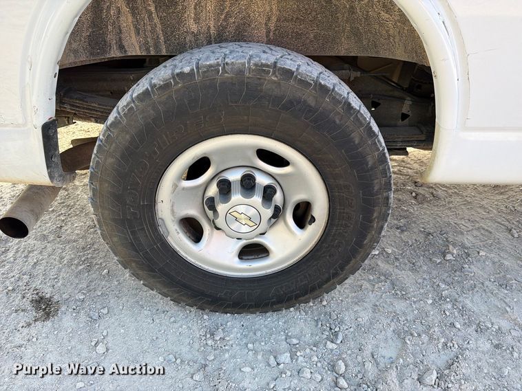 image for item FN2657 2021 Chevrolet Express 3500 van