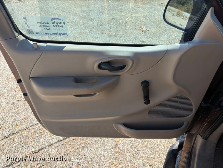 image for item FN2676 2000 Ford F150 pickup truck