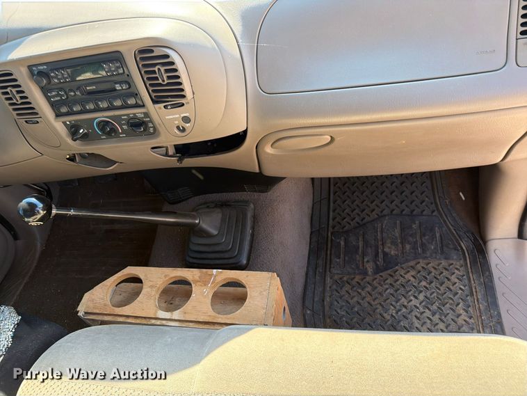 image for item FN2676 2000 Ford F150 pickup truck