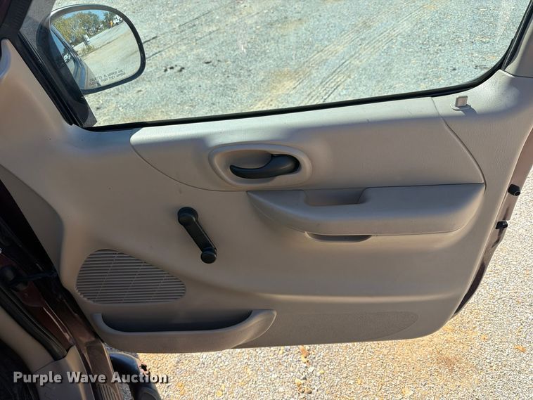 image for item FN2676 2000 Ford F150 pickup truck