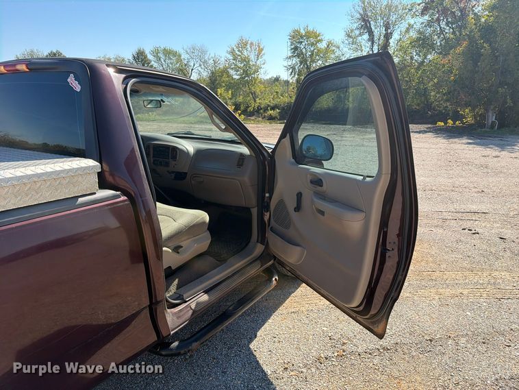image for item FN2676 2000 Ford F150 pickup truck