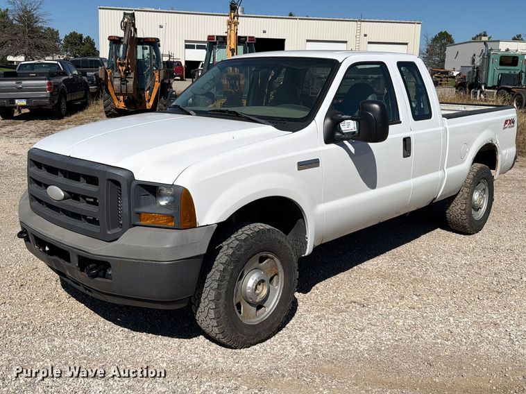 2005 Ford F250 Super Duty Ext. Cab pickup truck