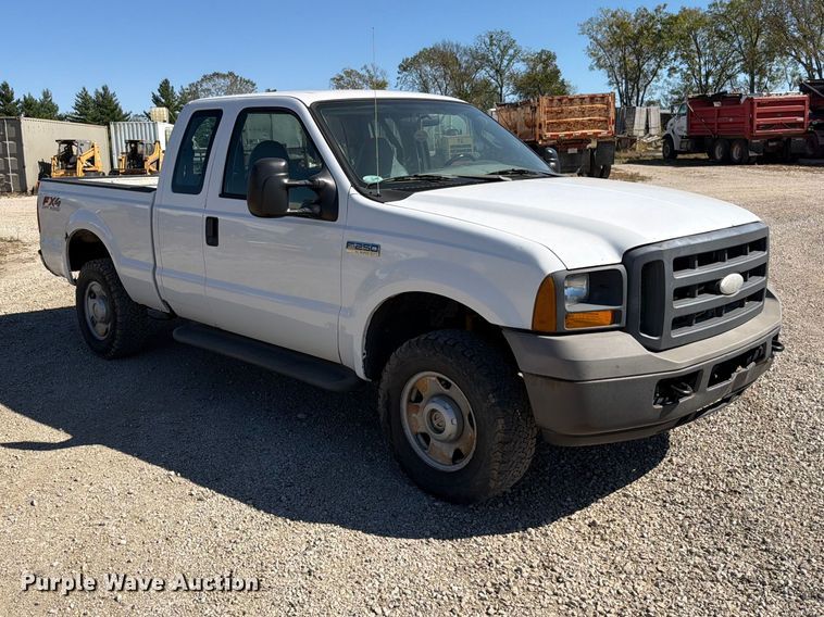 image for item FN5897 2005 Ford F250 Super Duty Ext. Cab pickup truck