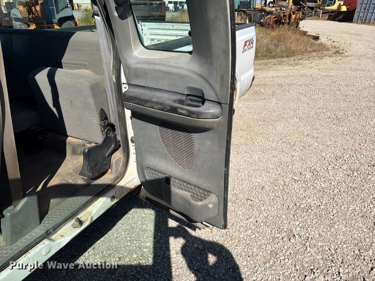 image for item FN5897 2005 Ford F250 Super Duty Ext. Cab pickup truck