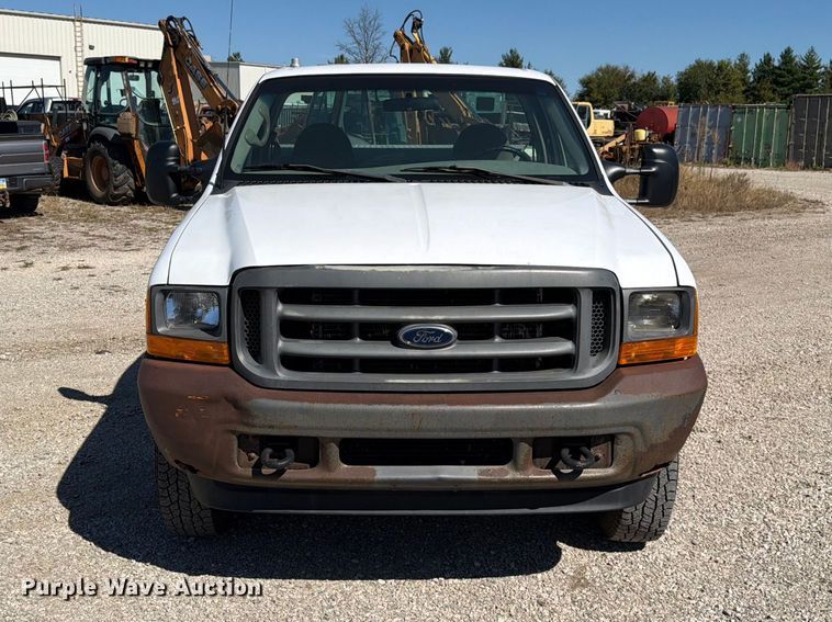 image for item FN5898 2001 Ford F250 Super Duty pickup truck