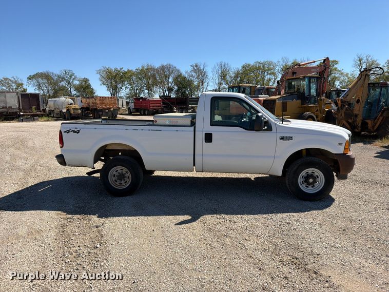 image for item FN5898 2001 Ford F250 Super Duty pickup truck
