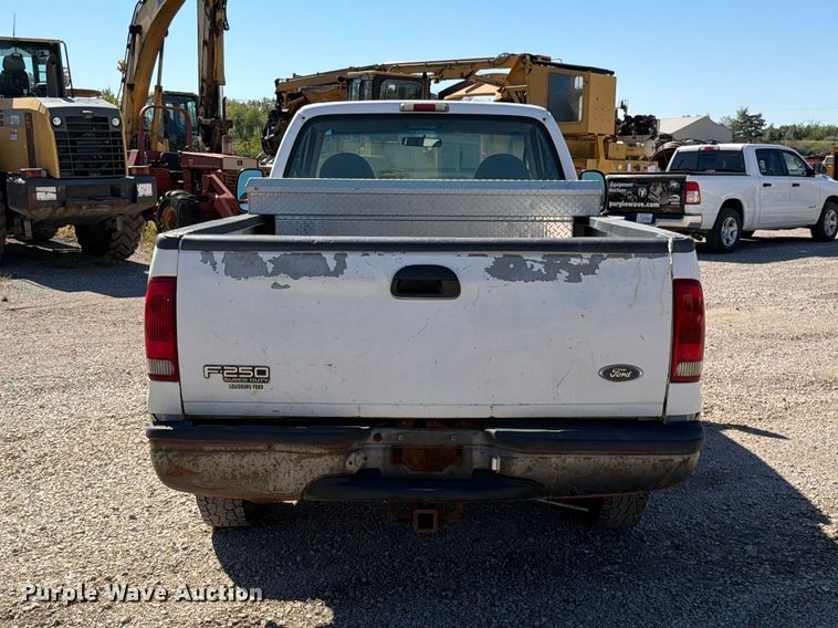 image for item FN5898 2001 Ford F250 Super Duty pickup truck