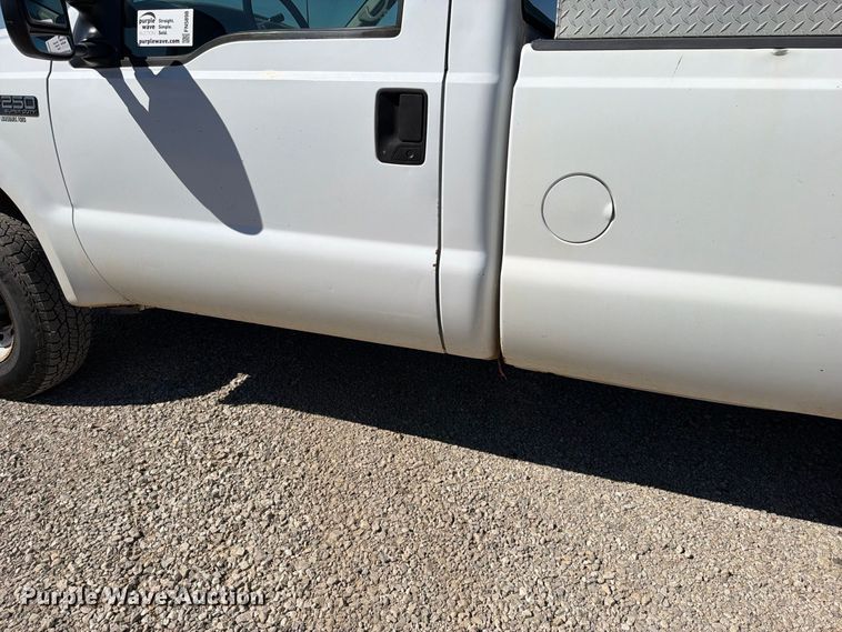image for item FN5898 2001 Ford F250 Super Duty pickup truck