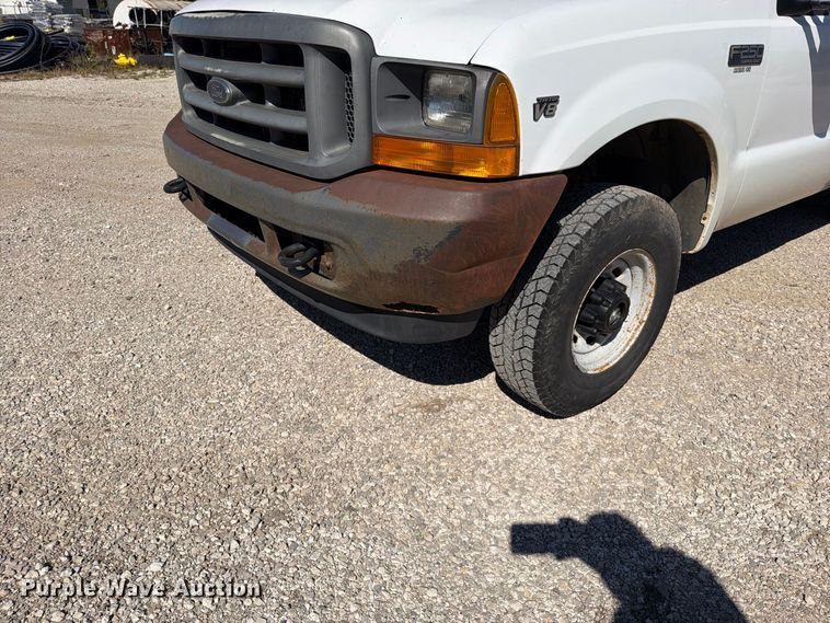 image for item FN5898 2001 Ford F250 Super Duty pickup truck