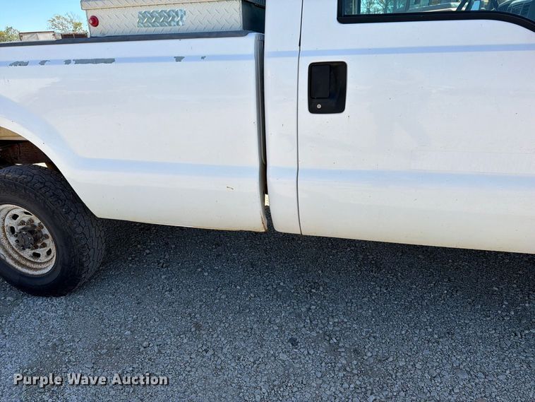 image for item FN5898 2001 Ford F250 Super Duty pickup truck