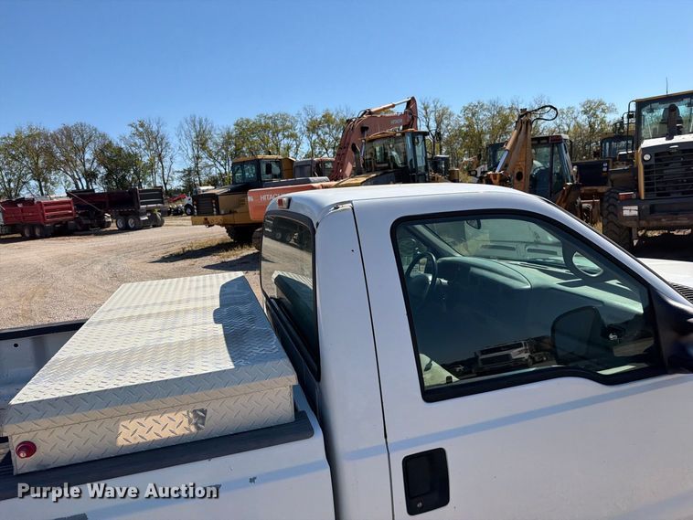 image for item FN5898 2001 Ford F250 Super Duty pickup truck