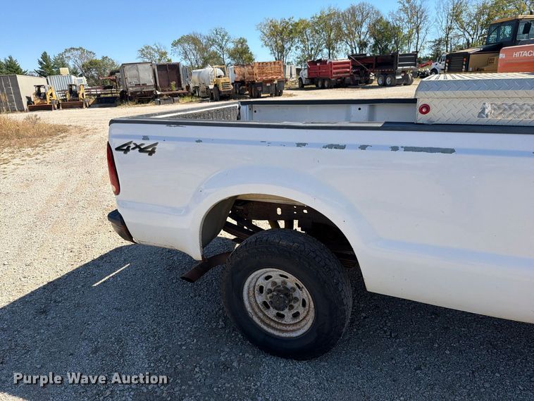 image for item FN5898 2001 Ford F250 Super Duty pickup truck