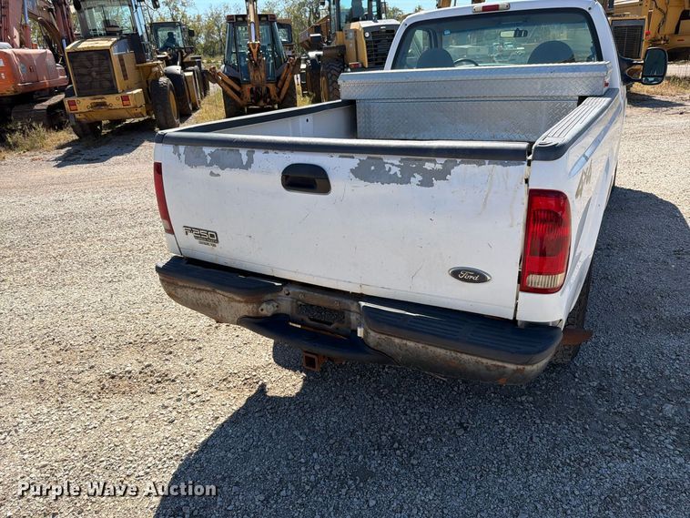 image for item FN5898 2001 Ford F250 Super Duty pickup truck