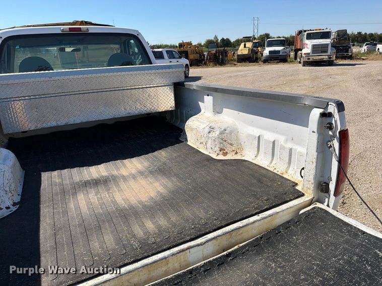 image for item FN5898 2001 Ford F250 Super Duty pickup truck