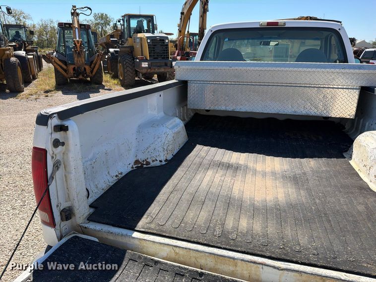 image for item FN5898 2001 Ford F250 Super Duty pickup truck