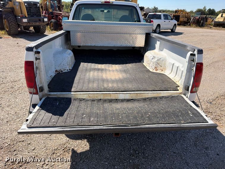 image for item FN5898 2001 Ford F250 Super Duty pickup truck