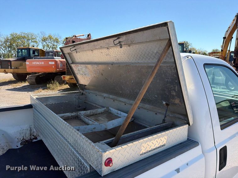 image for item FN5898 2001 Ford F250 Super Duty pickup truck