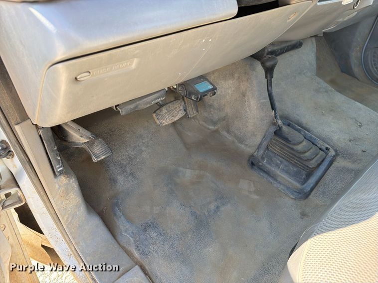 image for item FN5898 2001 Ford F250 Super Duty pickup truck