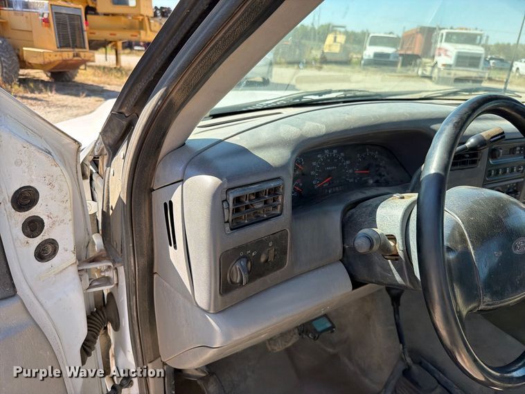image for item FN5898 2001 Ford F250 Super Duty pickup truck